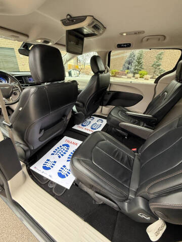 2017 Chrysler Pacifica Touring-L