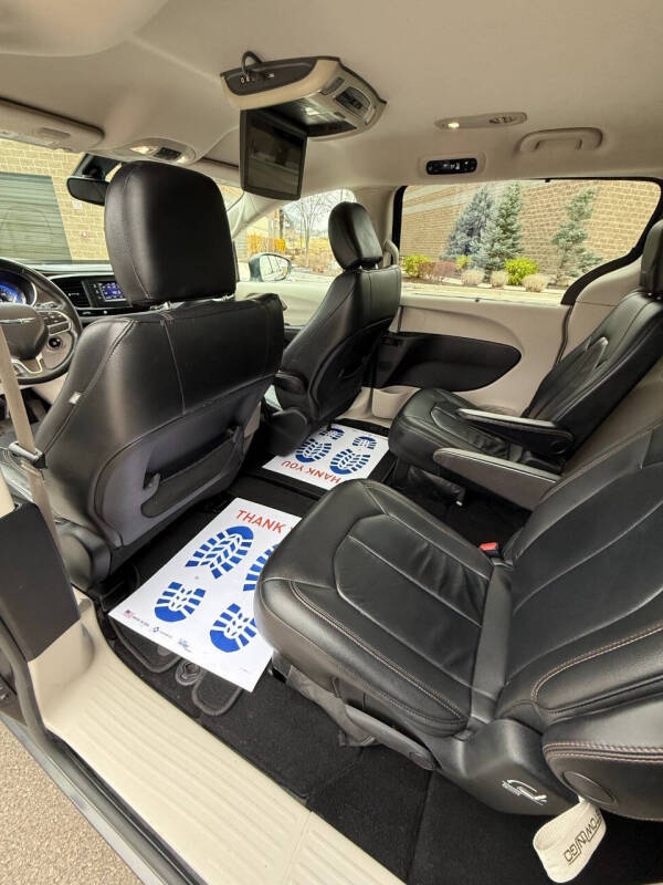 2017 Chrysler Pacifica Touring-L