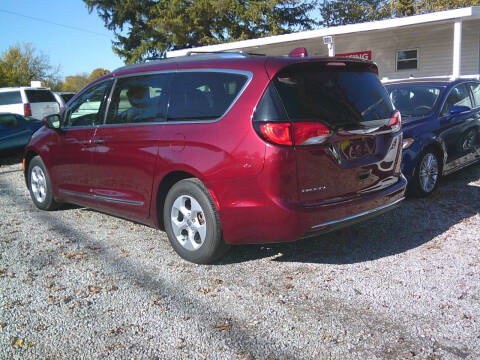 2017 Chrysler Pacifica Touring-L Plus