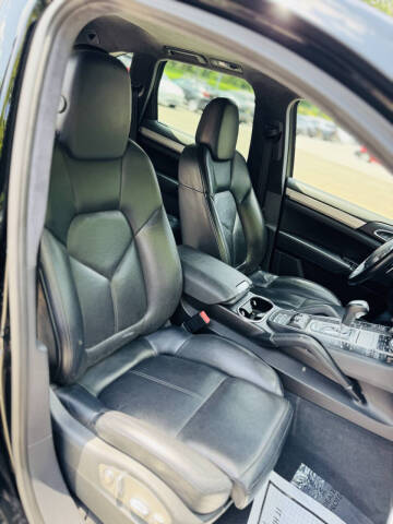 2014 Porsche Cayenne GTS