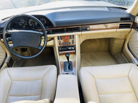 1990 Mercedes-Benz 300-Class 300 SE