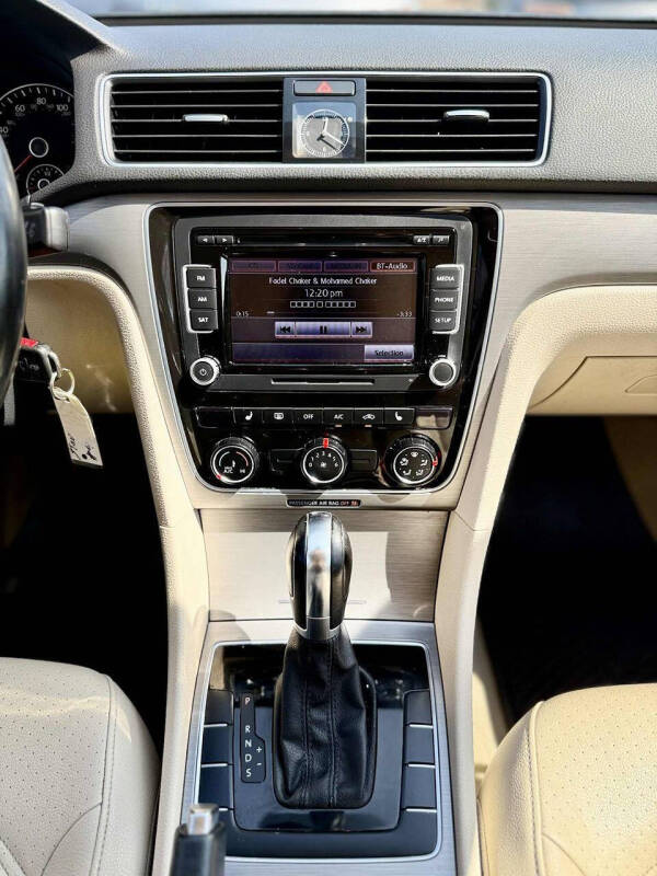 2014 Volkswagen Passat 2.5L SE PZEV