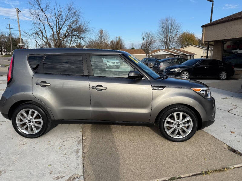 2017 Kia Soul +
