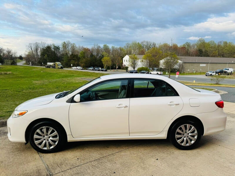 2012 Toyota Corolla LE photo 9