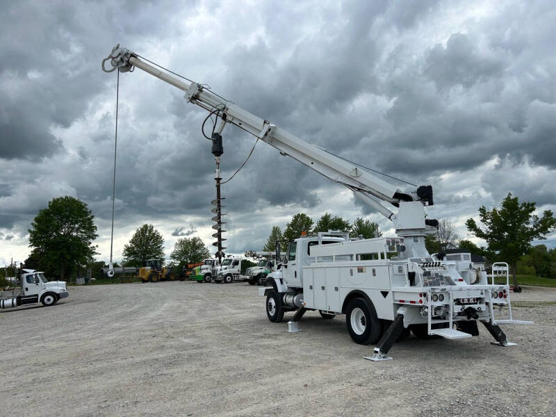 2013 International 7300 Digger Derrick Truck
