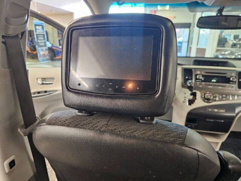 2012 Toyota Sienna SE 8-Passenger