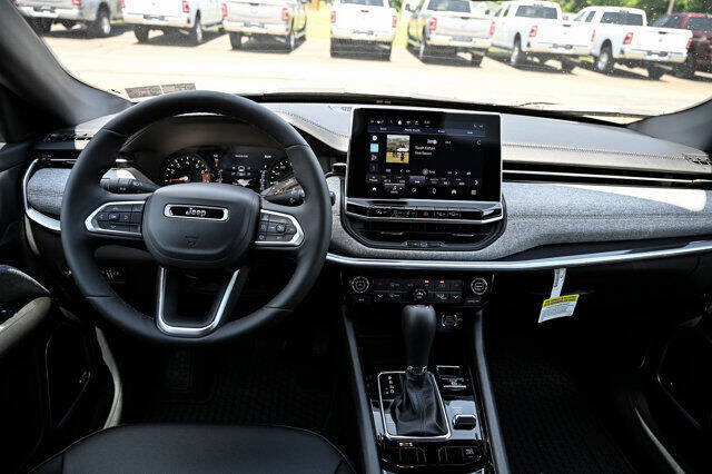 2024 Jeep Compass Latitude Lux