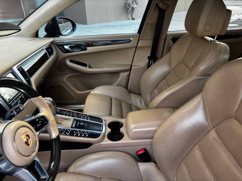 2015 Porsche Macan Turbo