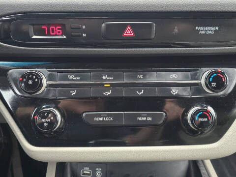2017 Kia Sedona LX