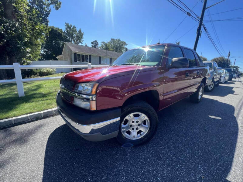 2004 Chevrolet Avalanche for sale at Rose Gold Auto LLC in Islip Terrace NY