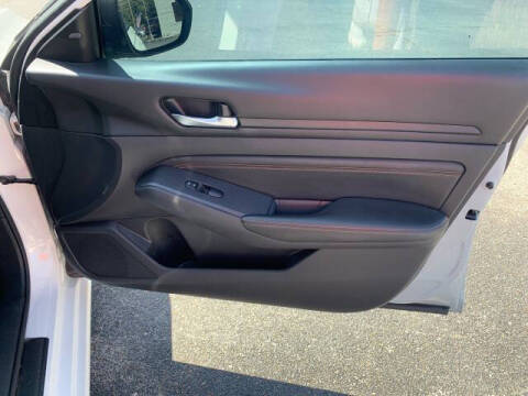 2021 Nissan Altima 2.0 SR