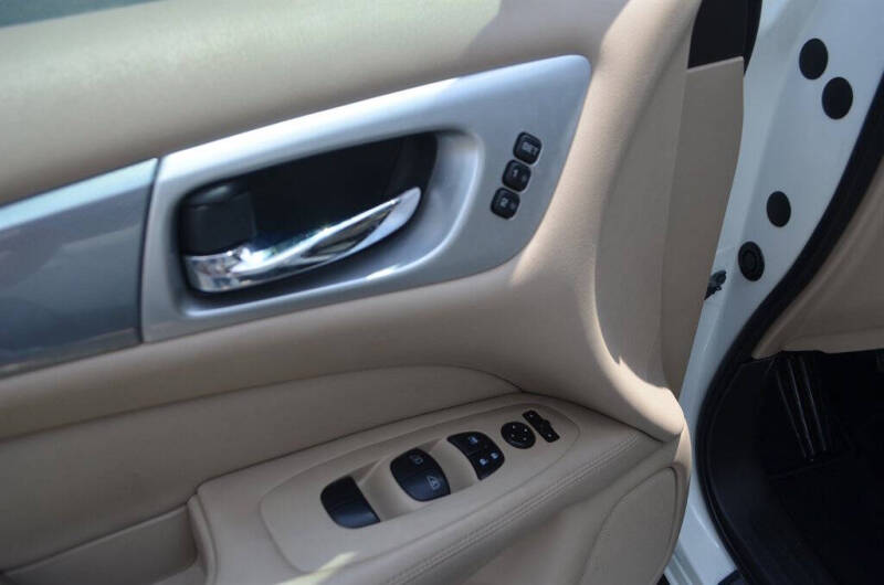 2020 Nissan Pathfinder SL