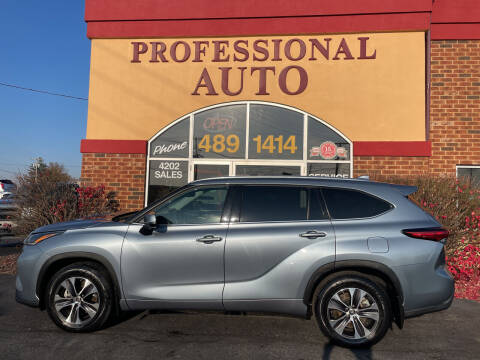 2021 Toyota Highlander for sale at Professional Auto Sales & Service in Fort Wayne IN
