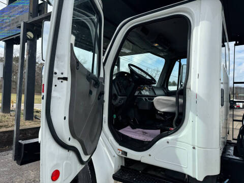 2012 Freightliner M2 106