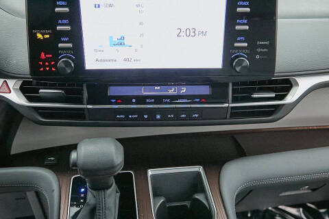 2024 Toyota Sienna LE 8-Passenger