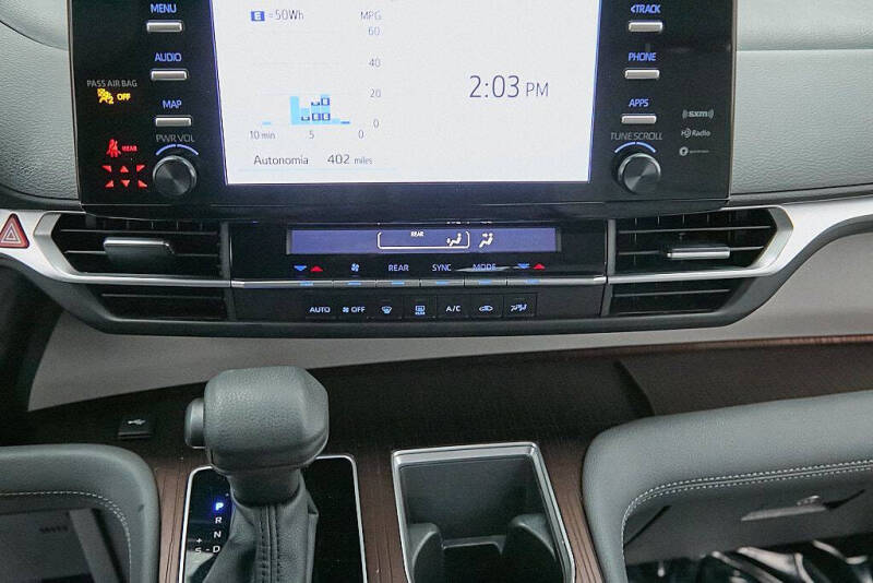 2024 Toyota Sienna LE 8-Passenger