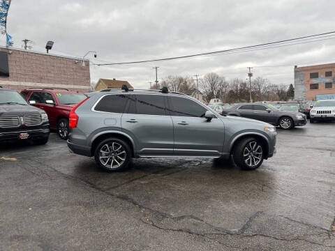 2016 Volvo XC90 T6 Momentum