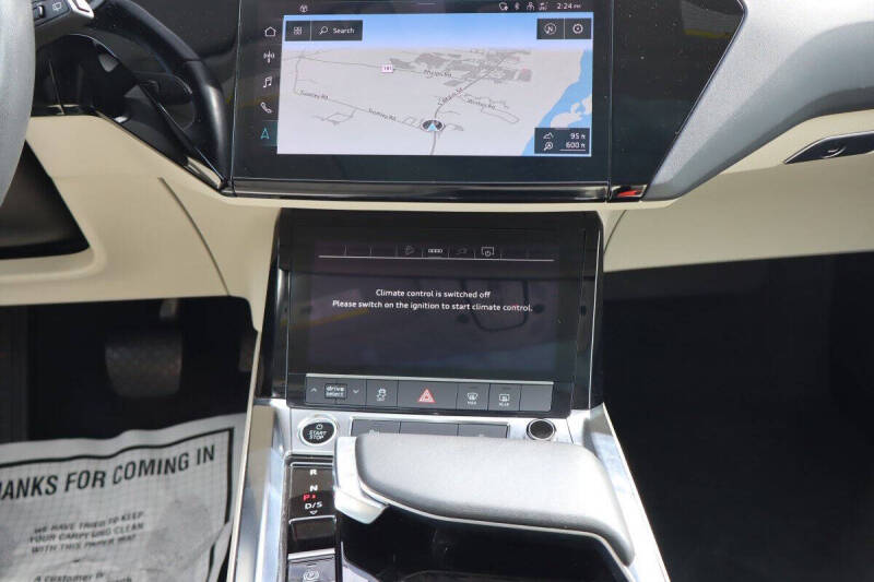 2022 Audi e-tron quattro Premium