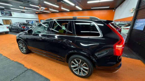 2019 Volvo XC90 T6 Momentum