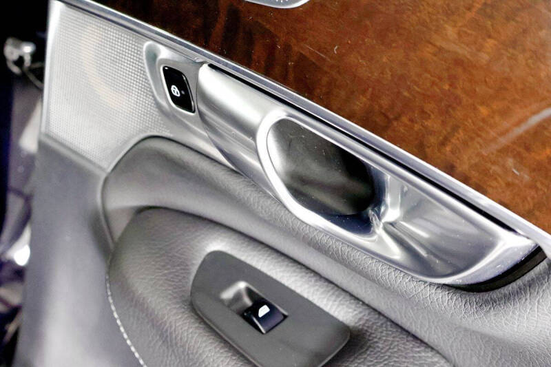 2017 Volvo XC90 T6 Momentum