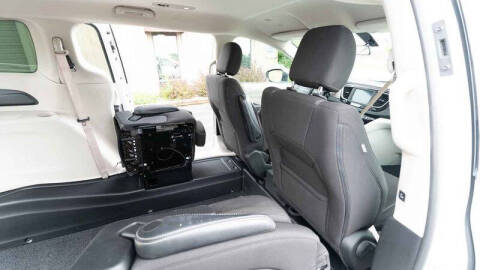 2022 Chrysler Voyager LX