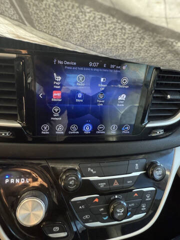 2017 Chrysler Pacifica Touring-L