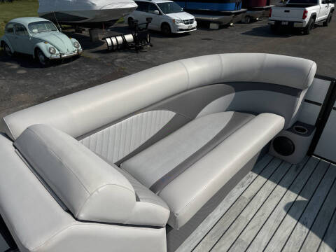 2017 Crest II 230 SLC