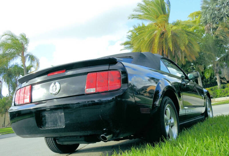 2009 Ford Mustang V6 Deluxe