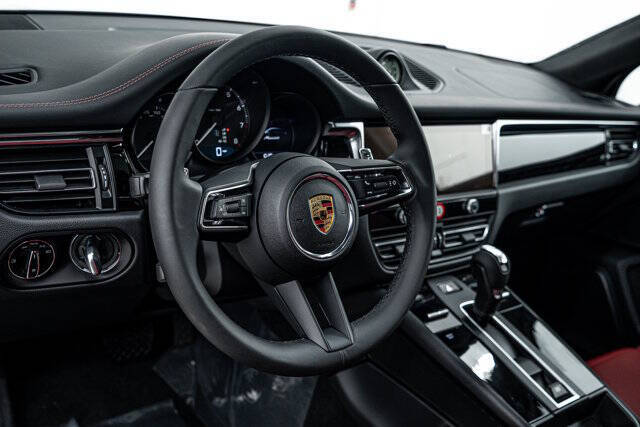2025 Porsche Macan