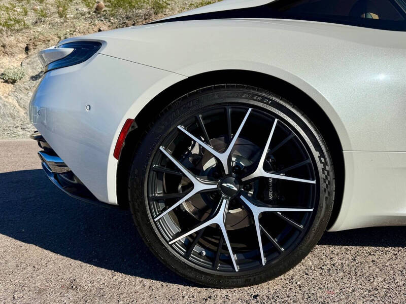 2025 Aston Martin DB12 V8