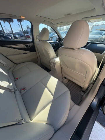 2015 Infiniti Q50 Premium