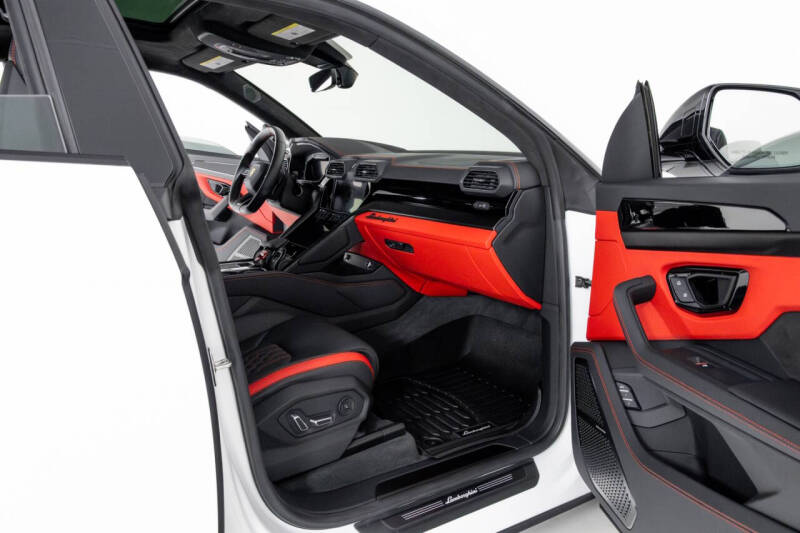 2024 Lamborghini Urus S