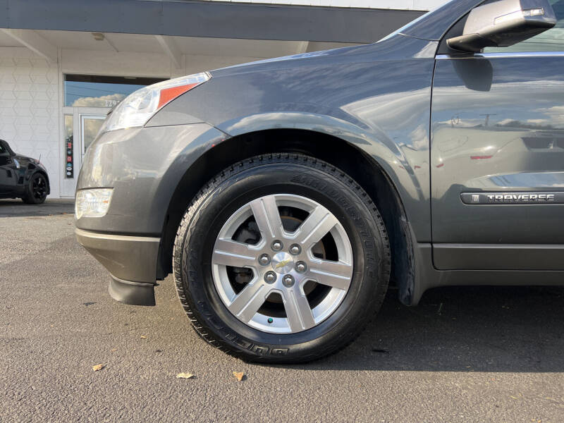 Used 2009 Chevrolet Traverse 2LT with VIN 1GNEV23D29S106685 for sale in Edmonds, WA