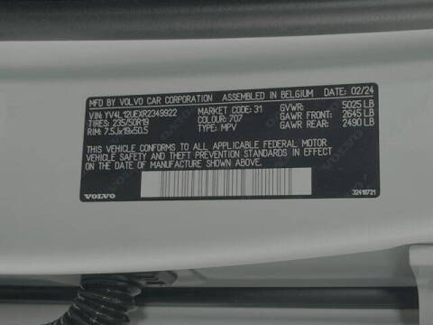 2024 Volvo XC40 B5 Plus Bright Theme