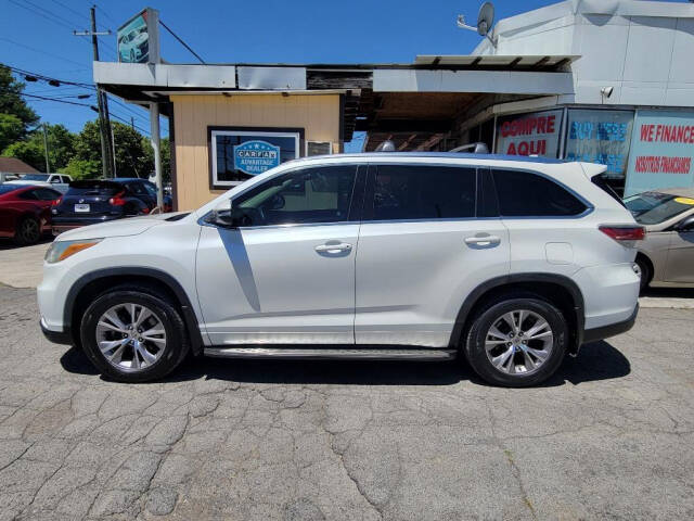 2015 Toyota Highlander for sale at DAGO'S AUTO SALES LLC in Dalton, GA