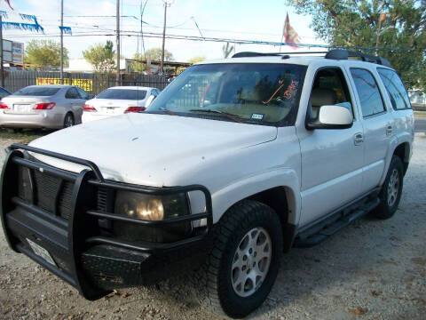 2002 Chevrolet Tahoe for sale at THOM'S MOTORS in Houston TX