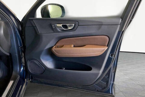 2022 Volvo XC60 B5 Momentum