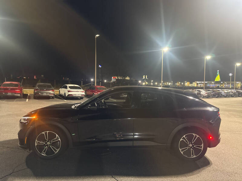 2022 Ford Mustang Mach-E Select