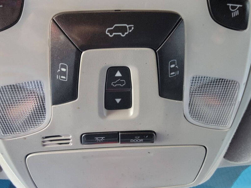 2011 Toyota Sienna SE 8-Passenger