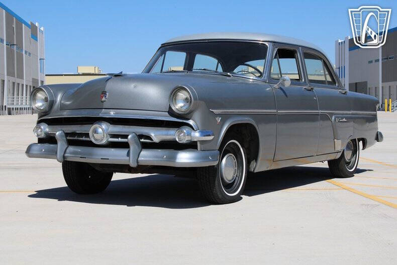 1954 Ford Crestline