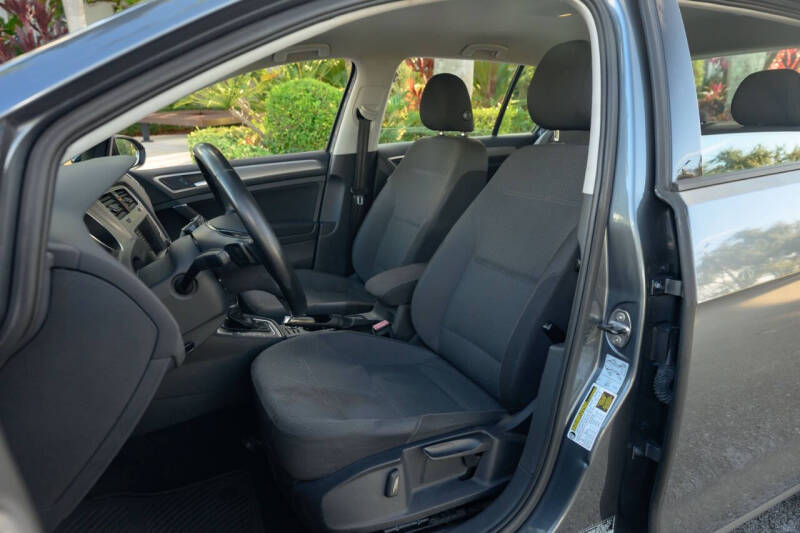 2017 Volkswagen Golf TSI S