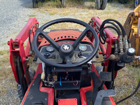 2005 Massey Ferguson GC2310TLB