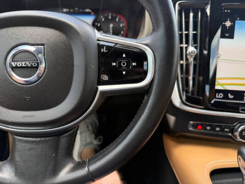 2017 Volvo S90 T6 Momentum