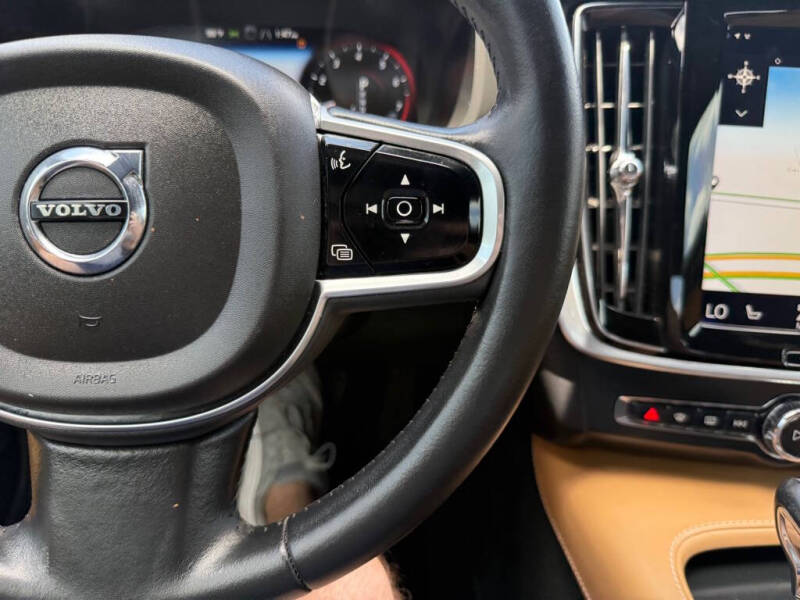 2017 Volvo S90 T6 Momentum