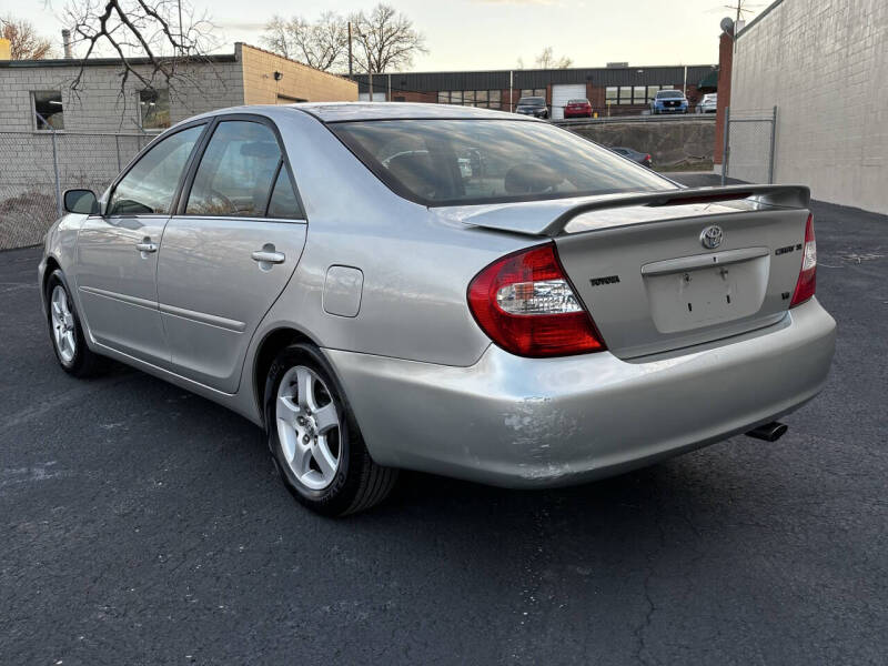 2004 Toyota Camry SE V6