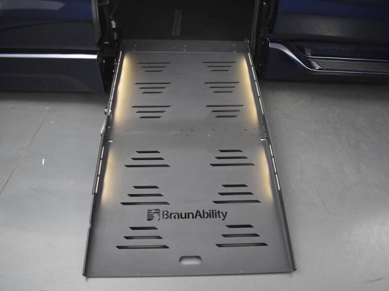 2025 Toyota Sienna LE 8-Passenger