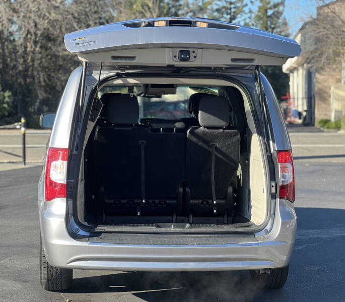 2016 Chrysler Town and Country Touring