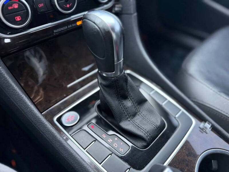 2014 Volkswagen Passat 1.8T SEL Premium PZEV