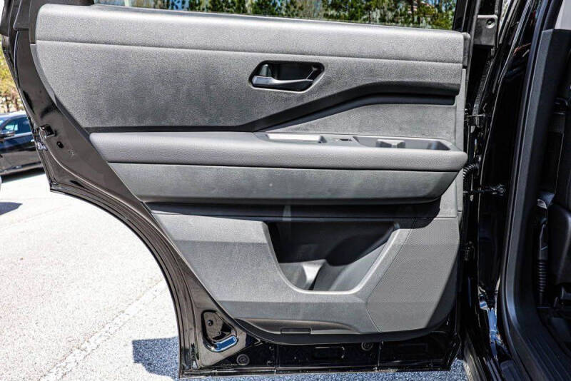 2025 Nissan Pathfinder S