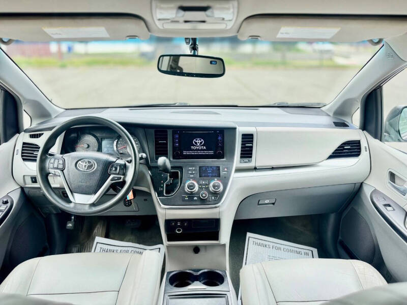 2015 Toyota Sienna LE 7-Passenger